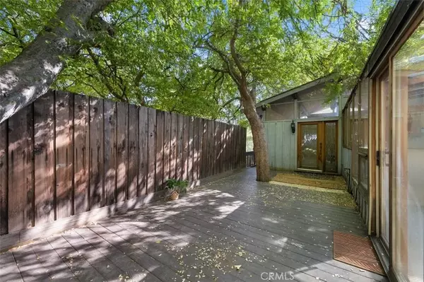 1240 Journeys End Drive, La Canada Flintridge, CA 91011