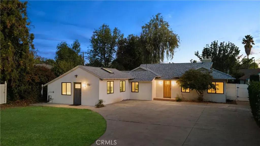 Lake Balboa, CA 91406,15756 Hart Street