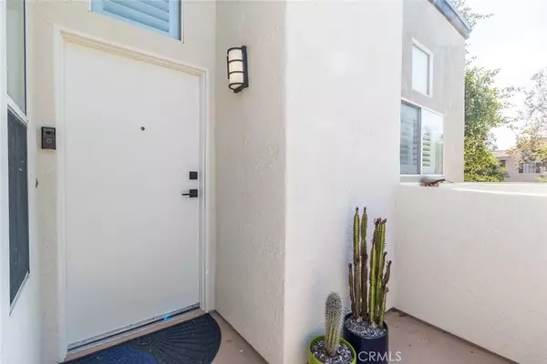 Newhall, CA 91321,21370 Nandina Lane #204