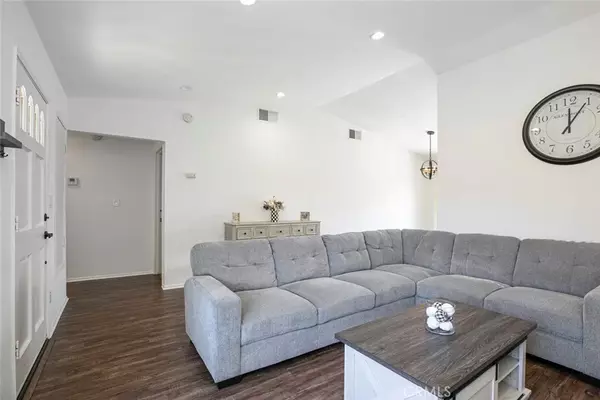 Valencia, CA 91355,25776 Covala Court