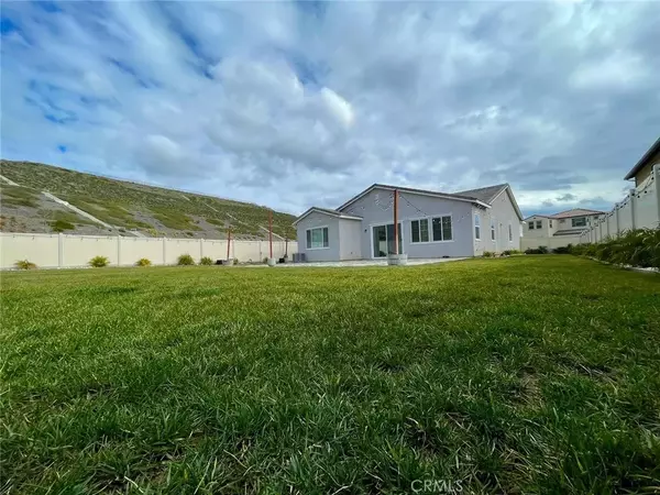 Saugus, CA 91350,18123 Sadie Court