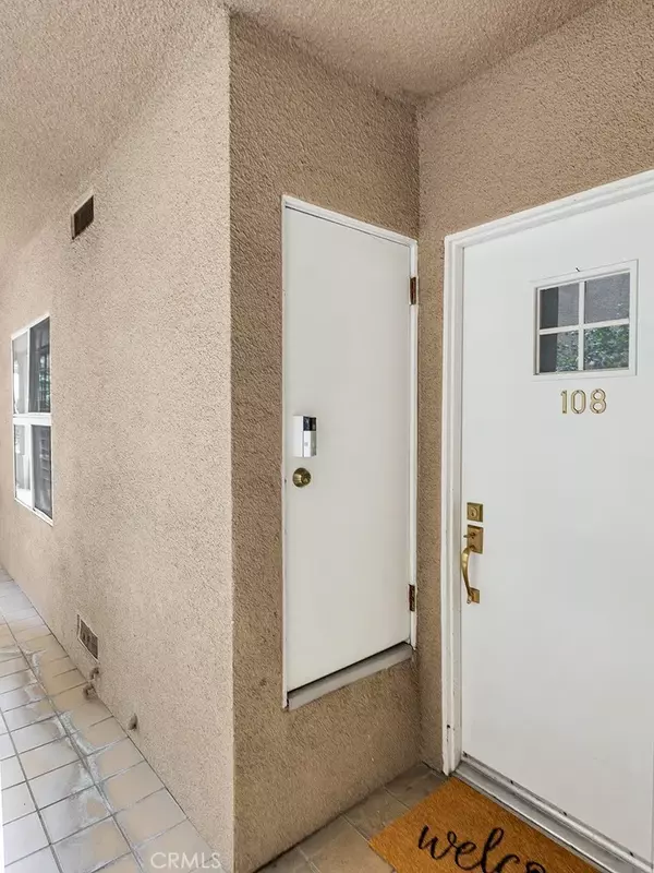 Toluca Lake, CA 91602,10629 Woodbridge Street #108