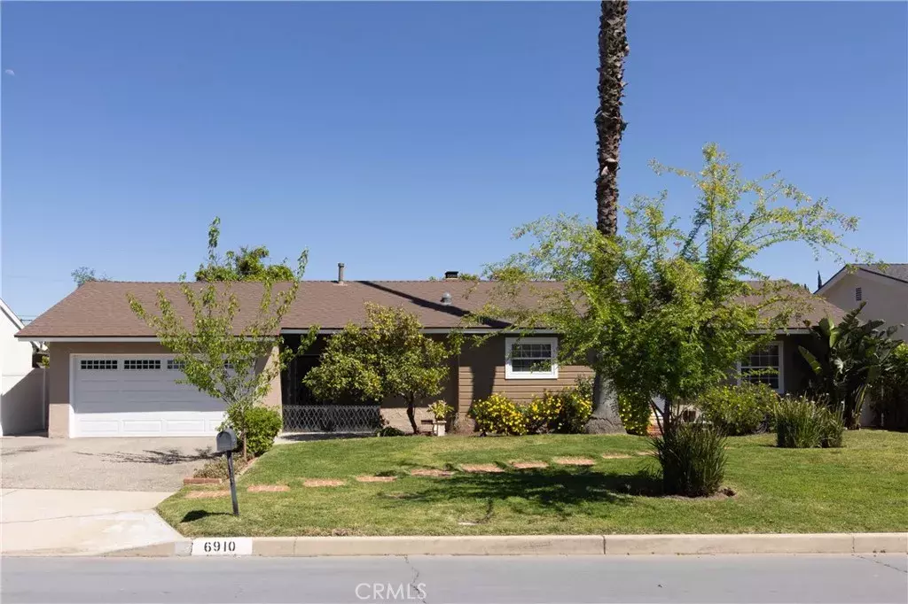 Lake Balboa, CA 91406,6910 Petit Ave Avenue