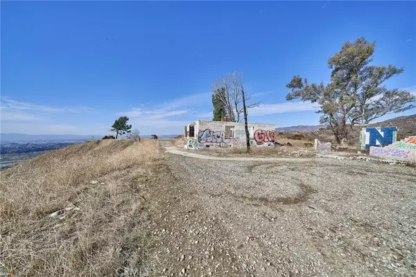 Sunland, CA 91040,9401 Tujunga Valley