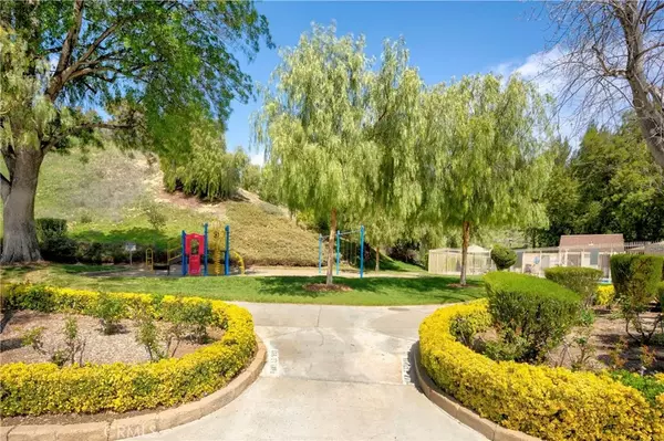 Valencia, CA 91355,25856 Ramillo Way
