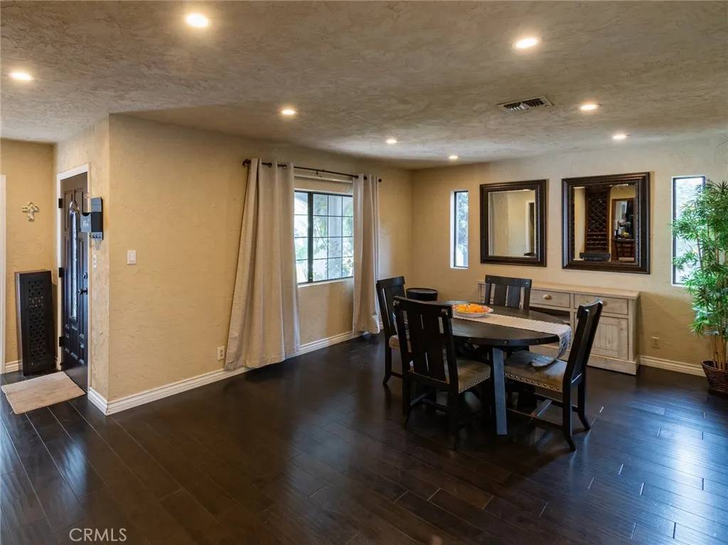 Granada Hills, CA 91344,16609 Chatsworth Street