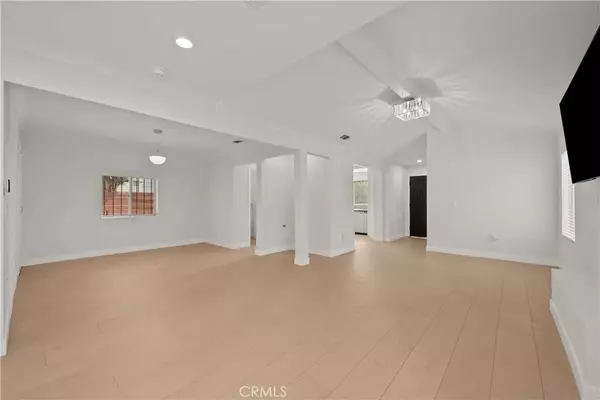 Sherman Oaks, CA 91403,5025 Noble Avenue