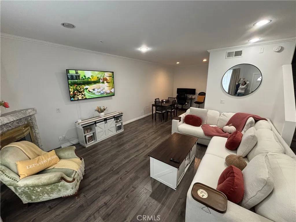 Reseda, CA 91335,18347 Saticoy Street #35