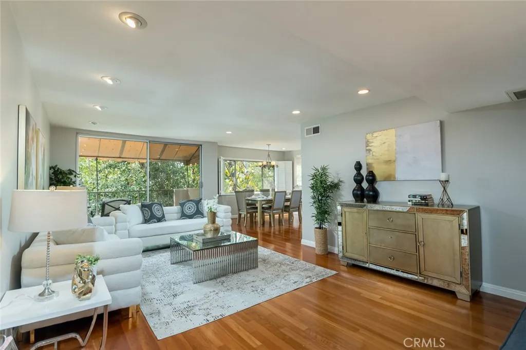 330 W California Boulevard #308, Pasadena, CA 91105