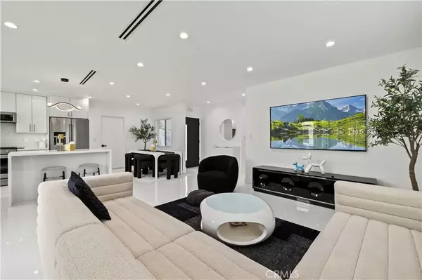 Sun Valley, CA 91352,10263 Strathern Street