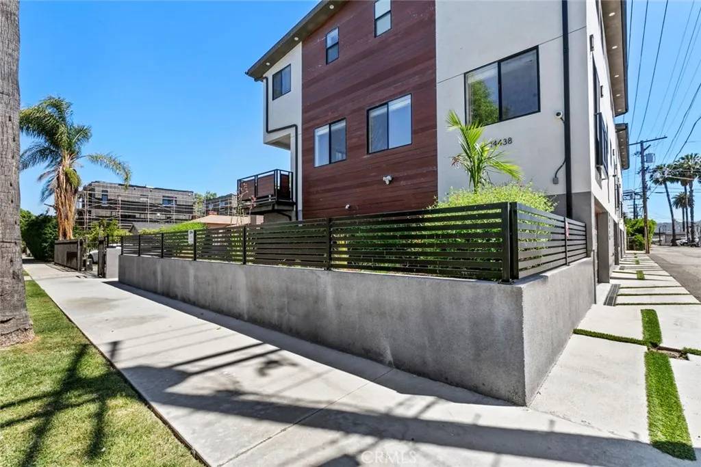 Sherman Oaks, CA 91401,14438 Tiara Street