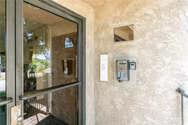 Glendale, CA 91204,465 Ivy Street #203