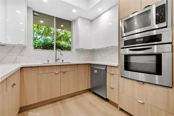 Studio City, CA 91604,12633 Moorpark Street #111