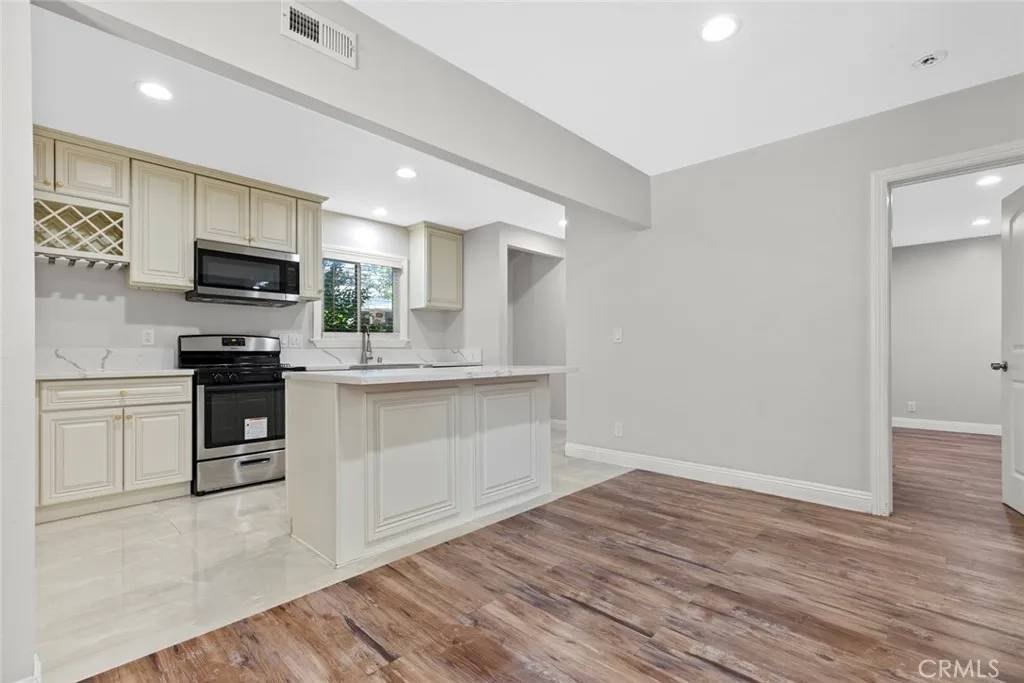 Reseda, CA 91335,6711 Rhea Avenue