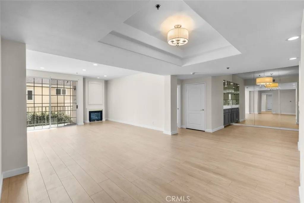 Sherman Oaks, CA 91423,4348 Mammoth Avenue #102