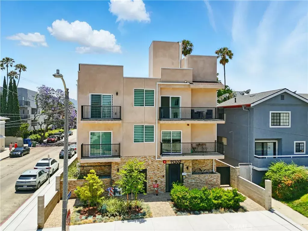 North Hollywood, CA 91601,11302 Morrison Street #204