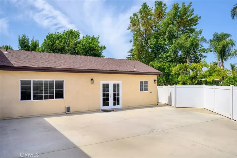 9814 Noble Avenue, North Hills, CA 91343