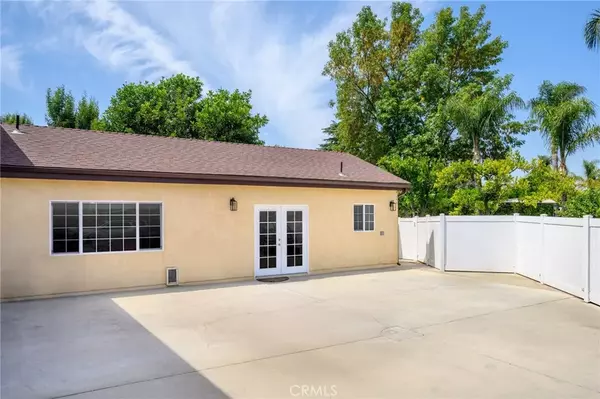 9814 Noble Avenue, North Hills, CA 91343