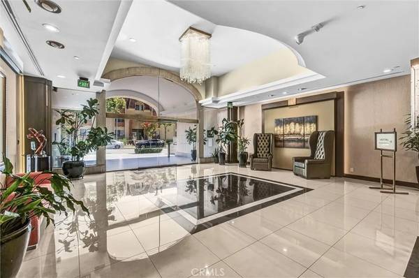 Glendale, CA 91203,345 Pioneer Drive #205