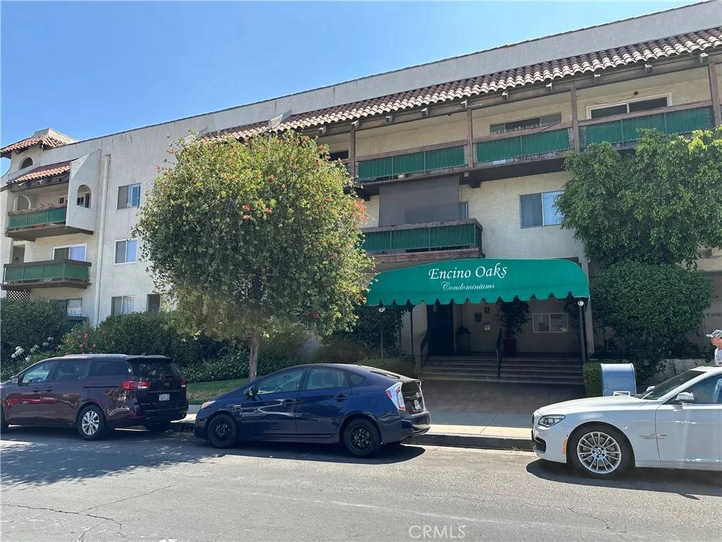 5460 White Oak Avenue #G101, Encino, CA 91316