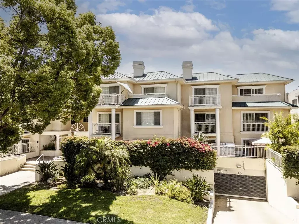 Glendale, CA 91202,530 W Stocker Street #205