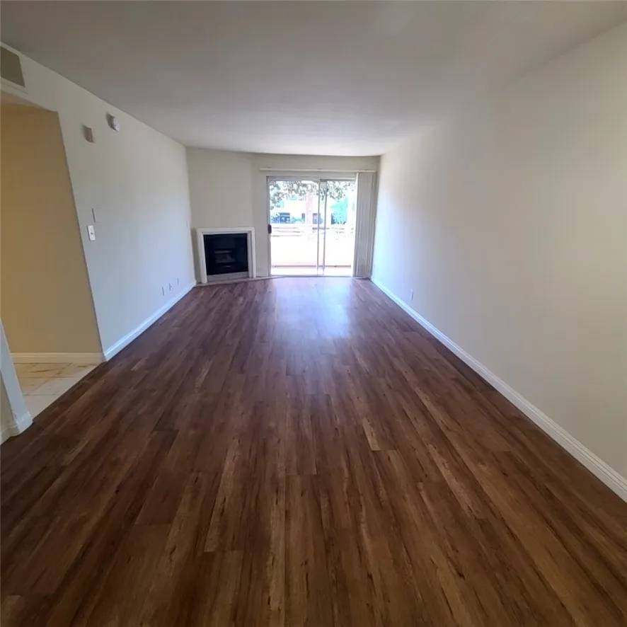 Sherman Oaks, CA 91403,5060 Kester Avenue #101