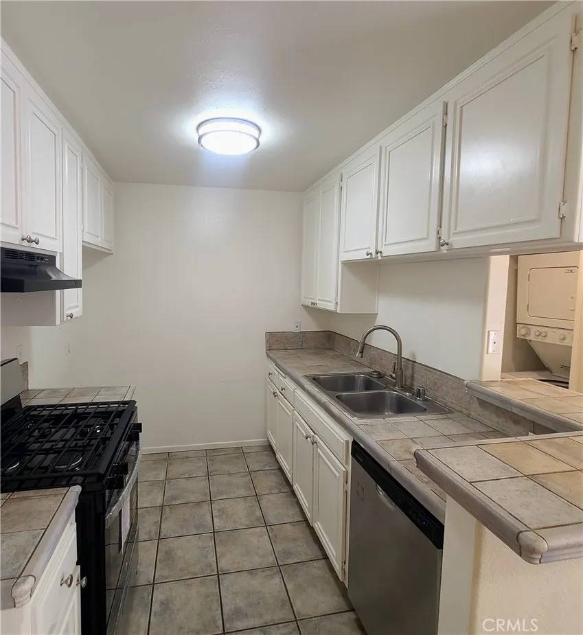 Sherman Oaks, CA 91403,5060 Kester Avenue #211