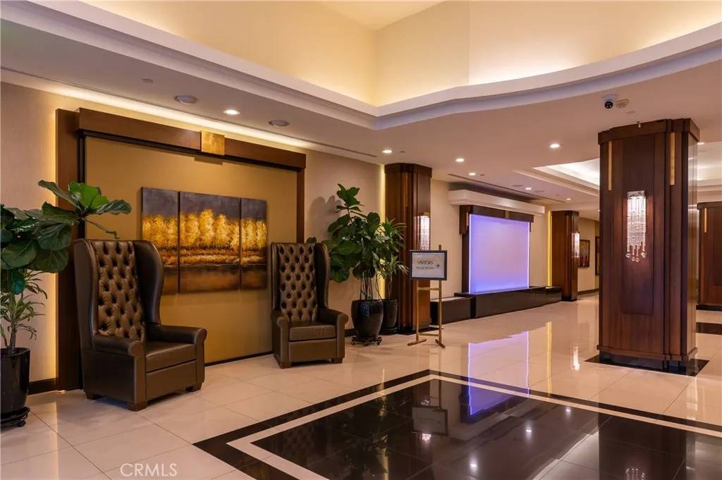Glendale, CA 91203,345 Pioneer Drive #1201