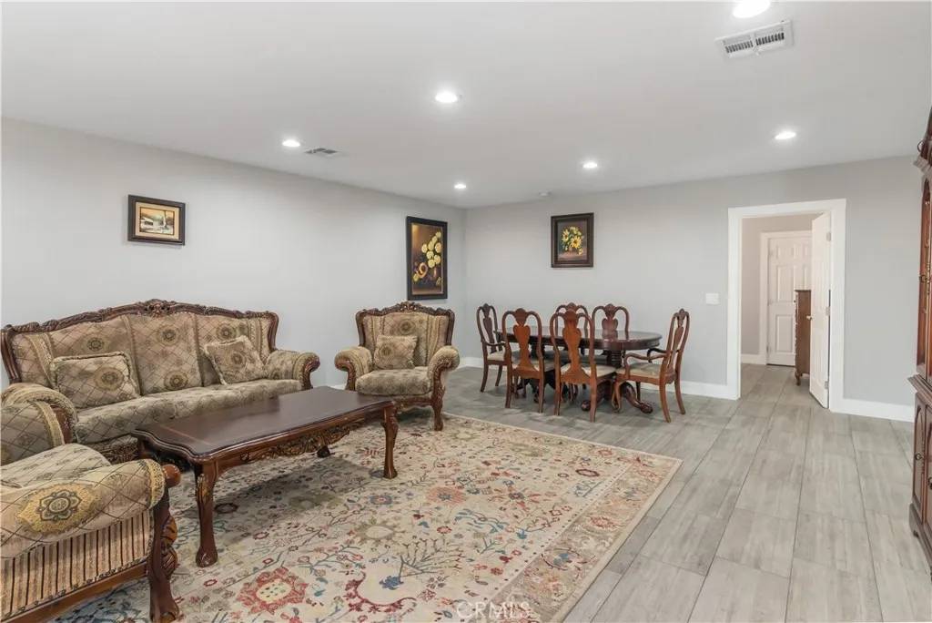 Tujunga, CA 91042,10233 Glory Avenue