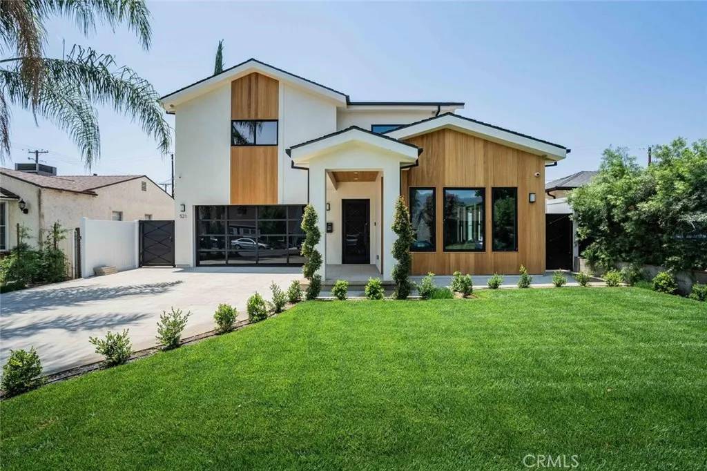 Burbank, CA 91506,521 N Sparks Street