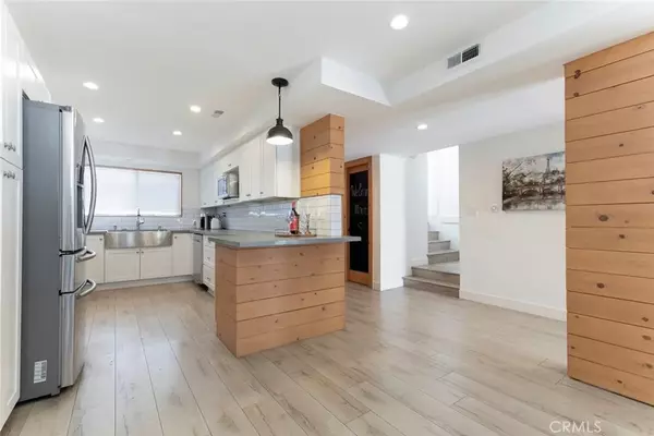 Valley Village, CA 91607,11911 Magnolia Boulevard #19