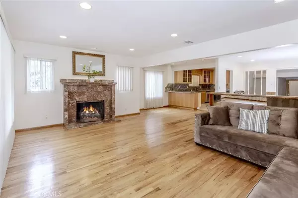 Van Nuys, CA 91405,13811 Valerio Street