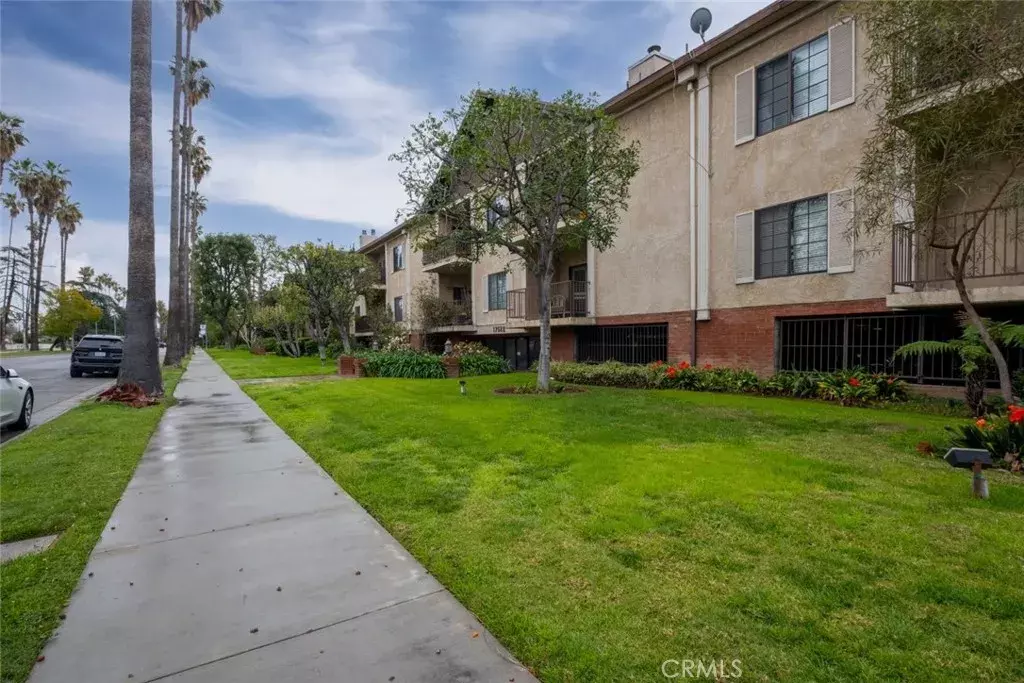 Van Nuys, CA 91406,17522 Sherman Way #202