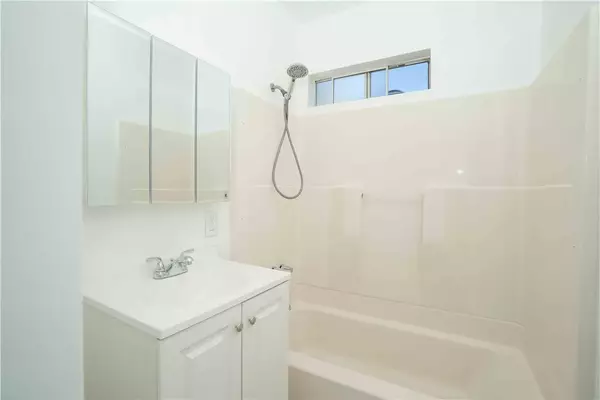 Burbank, CA 91506,831 N Myers Street