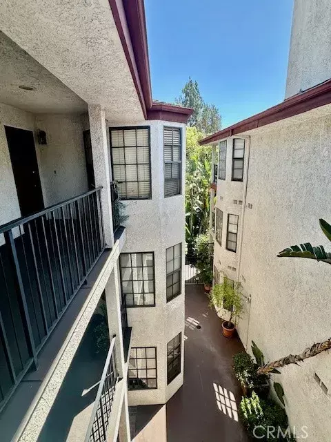 Glendale, CA 91203,811 N Columbus Avenue #18