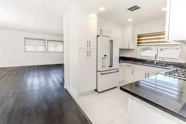 Glendale, CA 91204,624 Hawthorne Street #A