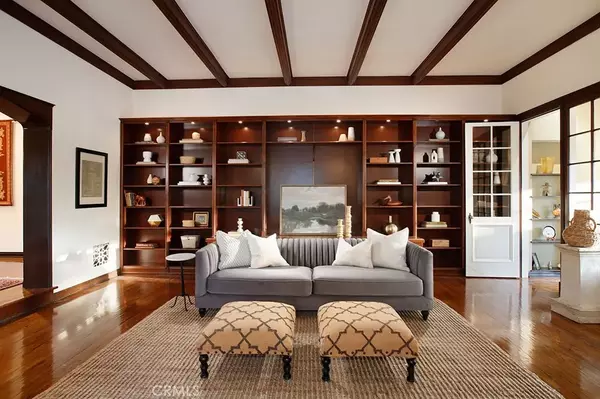 Glendale, CA 91208,1836 Crestmont Court