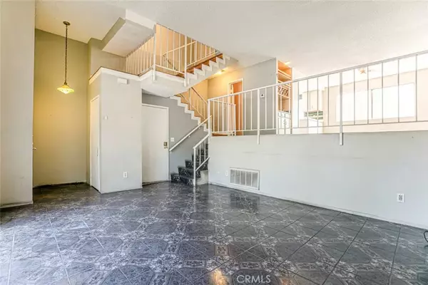 Panorama City, CA 91402,14840 Parthenia Street #19