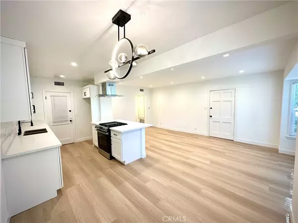 Glendale, CA 91208,1702 Del Valle Avenue
