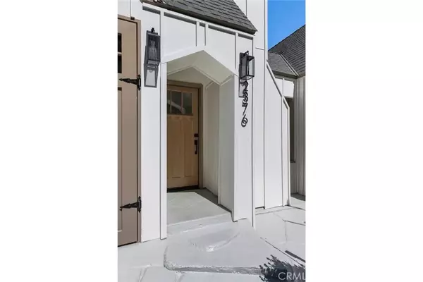 Los Angeles, CA 90039,2376 Lake View Avenue
