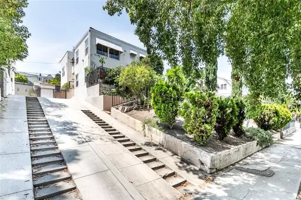 Los Angeles, CA 90004,519 N Alexandria Avenue