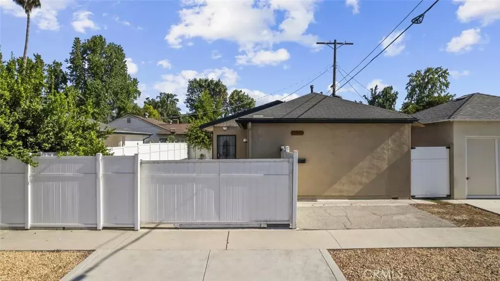 North Hollywood, CA 91605,7707 Teesdale Avenue