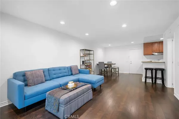 Valencia, CA 91355,23515 Lyons Avenue #131