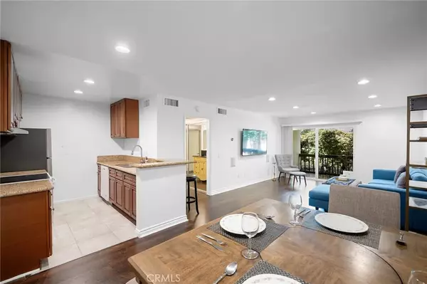 Valencia, CA 91355,23515 Lyons Avenue #131