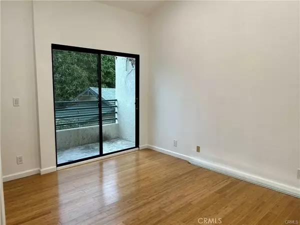Glendale, CA 91202,327 W Stocker St #4