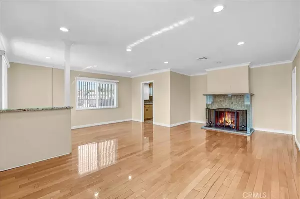 North Hollywood, CA 91606,6556 Teesdale Avenue