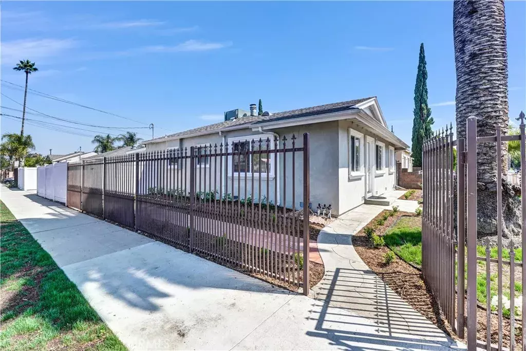 North Hollywood, CA 91606,6556 Teesdale Avenue