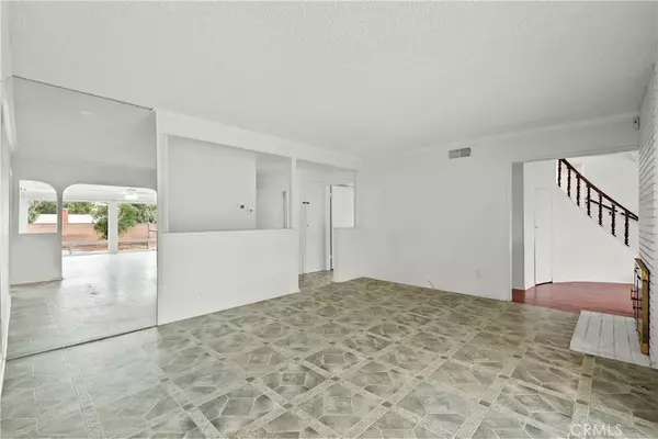 Sylmar, CA 91342,12619 Gladstone Avenue
