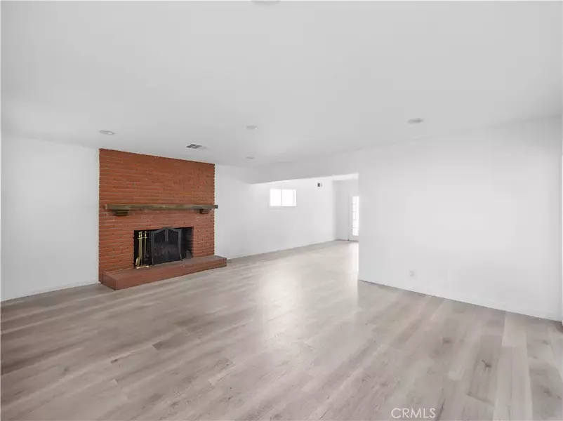 14918 Wyandotte Street, Van Nuys, CA 91405