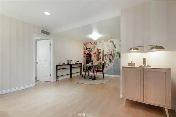 Glendale, CA 91206,605 N Louise Street #106